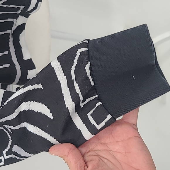 Adidas all over print crop half zip sweatshirt pullover large black & white - Picture 4 of 10